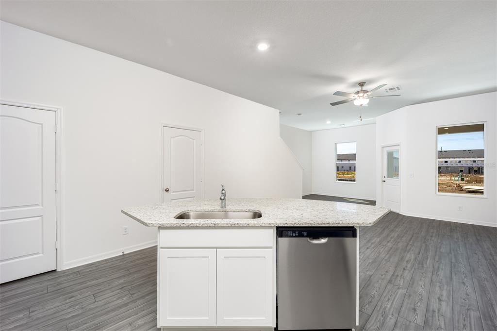 For Sale: $292,900 (2 beds, 2 baths, 1574 Square Feet)