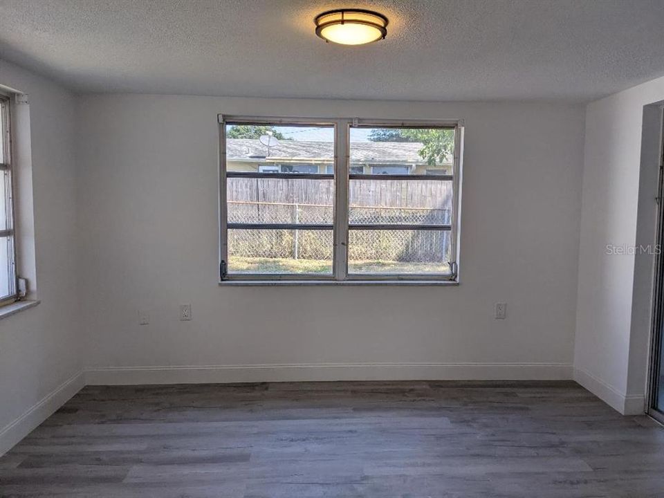 For Sale: $269,900 (2 beds, 1 baths, 1305 Square Feet)