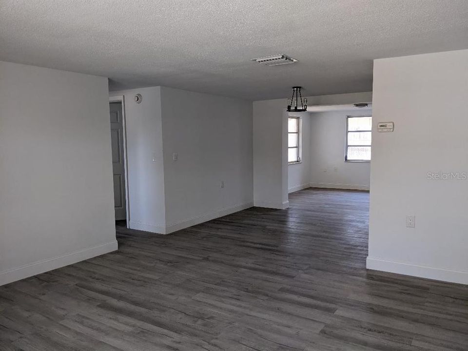For Sale: $269,900 (2 beds, 1 baths, 1305 Square Feet)