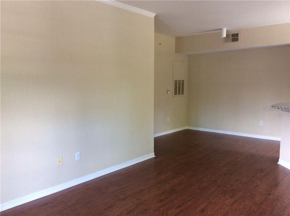 For Sale: $189,000 (1 beds, 1 baths, 794 Square Feet)