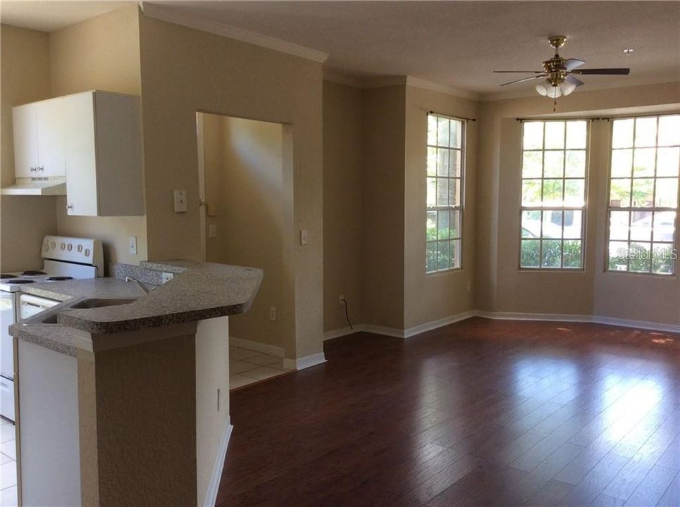 For Sale: $189,000 (1 beds, 1 baths, 794 Square Feet)