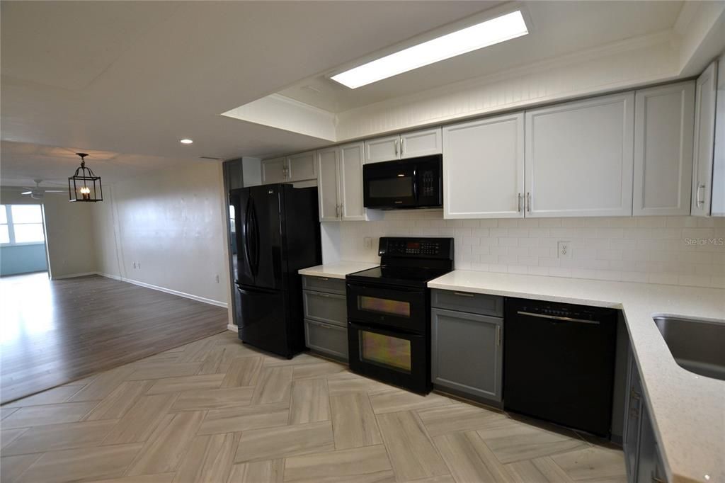 For Rent: $2,700 (1 beds, 2 baths, 1145 Square Feet)