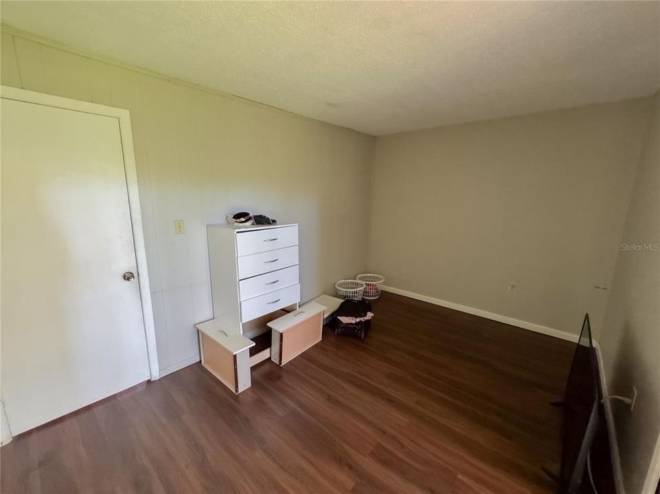 For Sale: $93,999 (2 beds, 1 baths, 876 Square Feet)