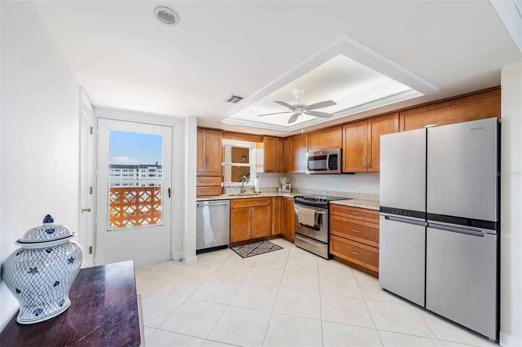 For Sale: $449,900 (2 beds, 2 baths, 975 Square Feet)