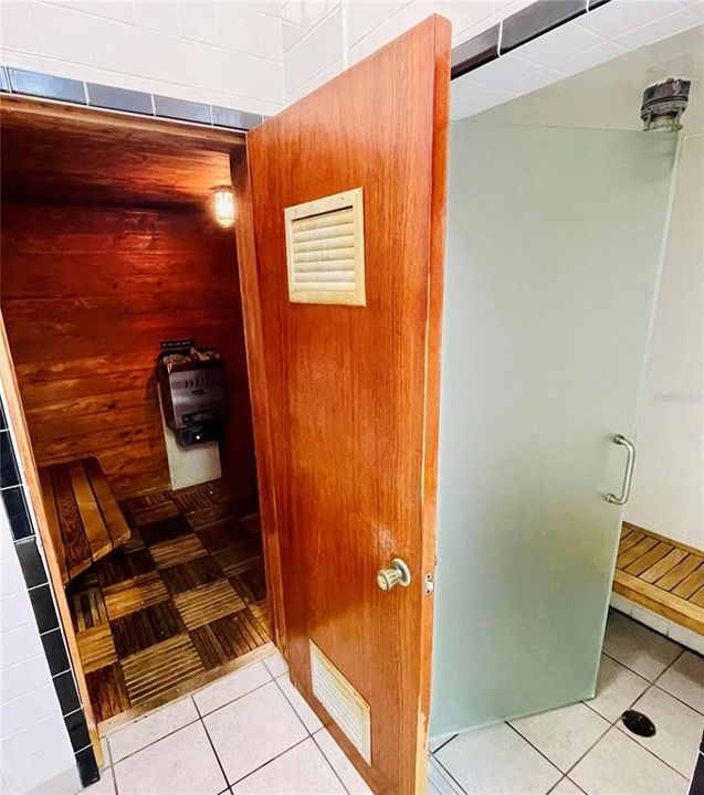 待售: $449,900 (2 贝兹, 2 浴室, 975 平方英尺)