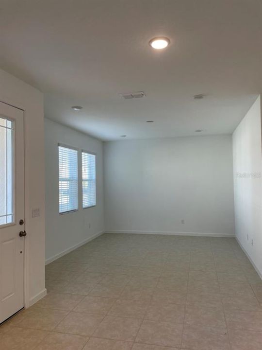 Active With Contract: $2,450 (3 beds, 2 baths, 1489 Square Feet)