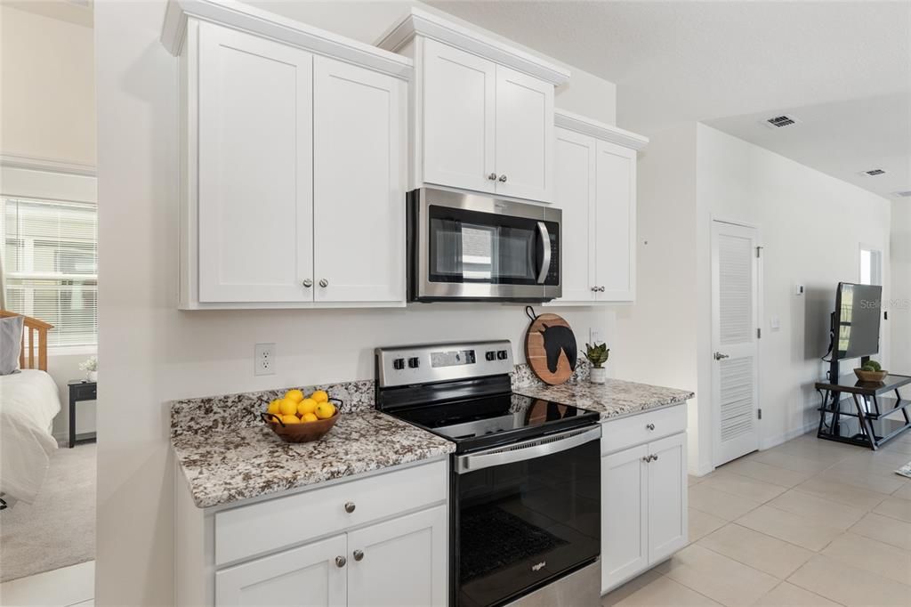 Active With Contract: $279,900 (3 beds, 2 baths, 1406 Square Feet)