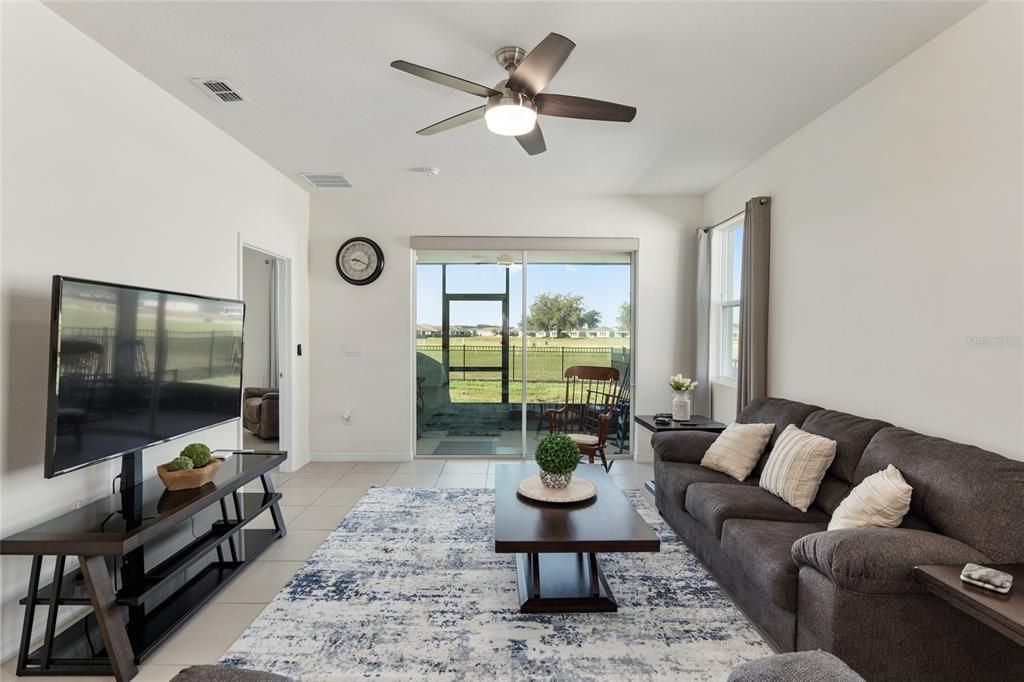 Active With Contract: $279,900 (3 beds, 2 baths, 1406 Square Feet)