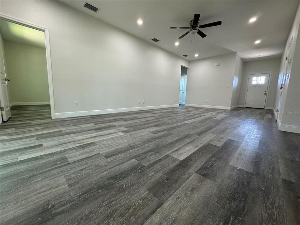 Active With Contract: $2,150 (3 beds, 2 baths, 1401 Square Feet)