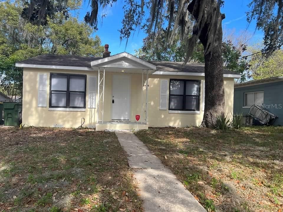 Recently Sold: $169,900 (2 beds, 1 baths, 744 Square Feet)