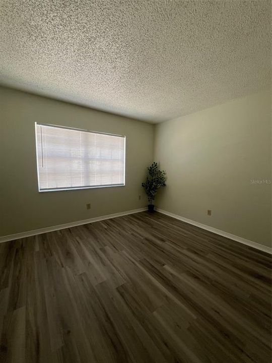 Active With Contract: $1,795 (2 beds, 1 baths, 819 Square Feet)