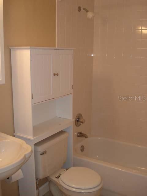 Active With Contract: $1,795 (2 beds, 1 baths, 819 Square Feet)