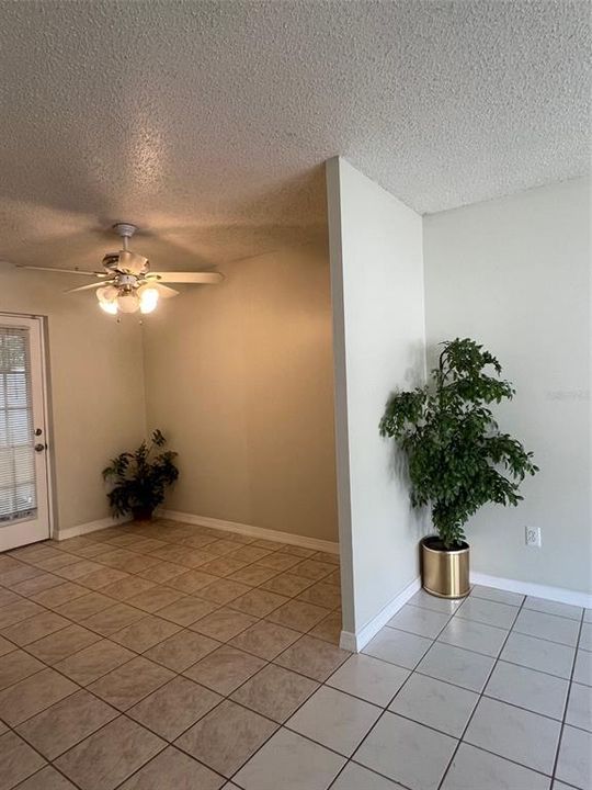 Active With Contract: $1,795 (2 beds, 1 baths, 819 Square Feet)