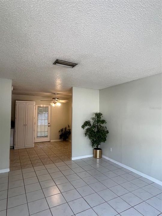 Active With Contract: $1,795 (2 beds, 1 baths, 819 Square Feet)