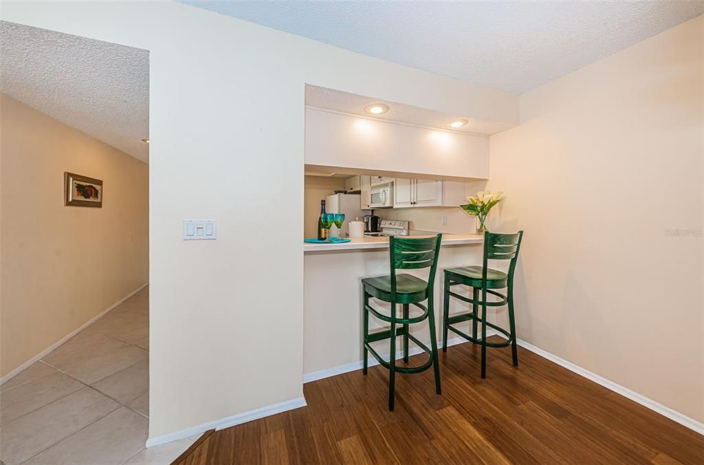 For Sale: $264,000 (2 beds, 2 baths, 1094 Square Feet)