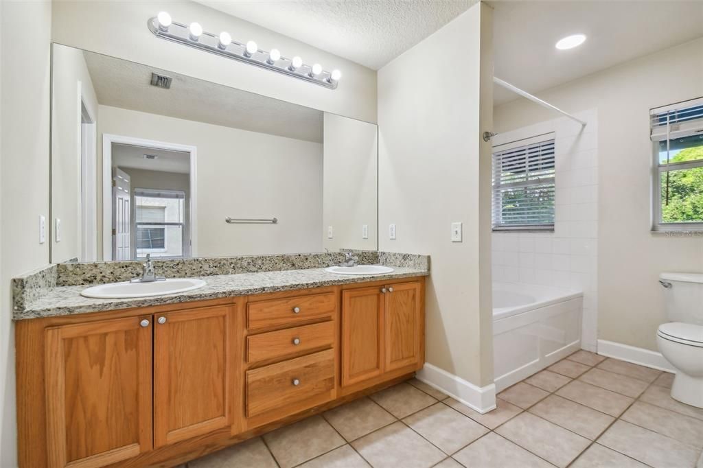 For Sale: $425,000 (2 beds, 2 baths, 1262 Square Feet)