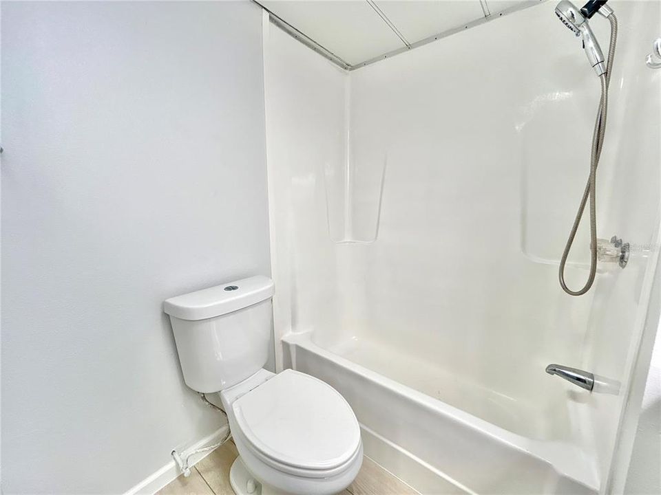 出租: $1,550 (2 贝兹, 2 浴室, 881 平方英尺)