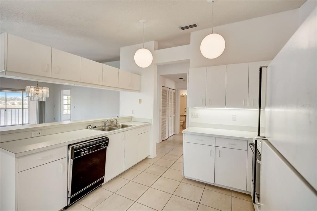 For Sale: $245,000 (3 beds, 2 baths, 1349 Square Feet)