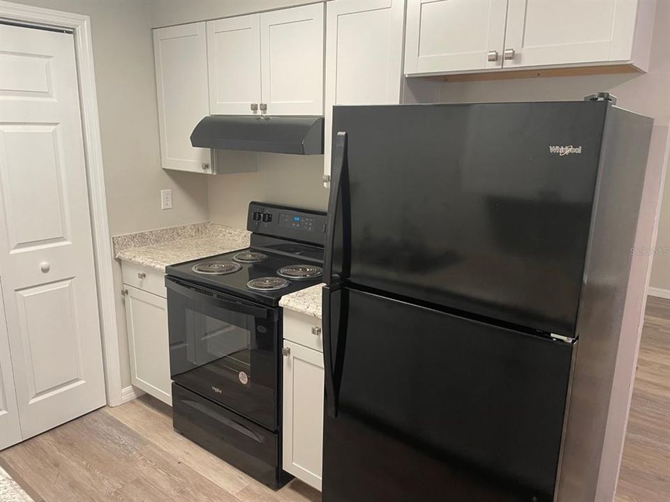 For Rent: $1,100 (2 beds, 1 baths, 793 Square Feet)