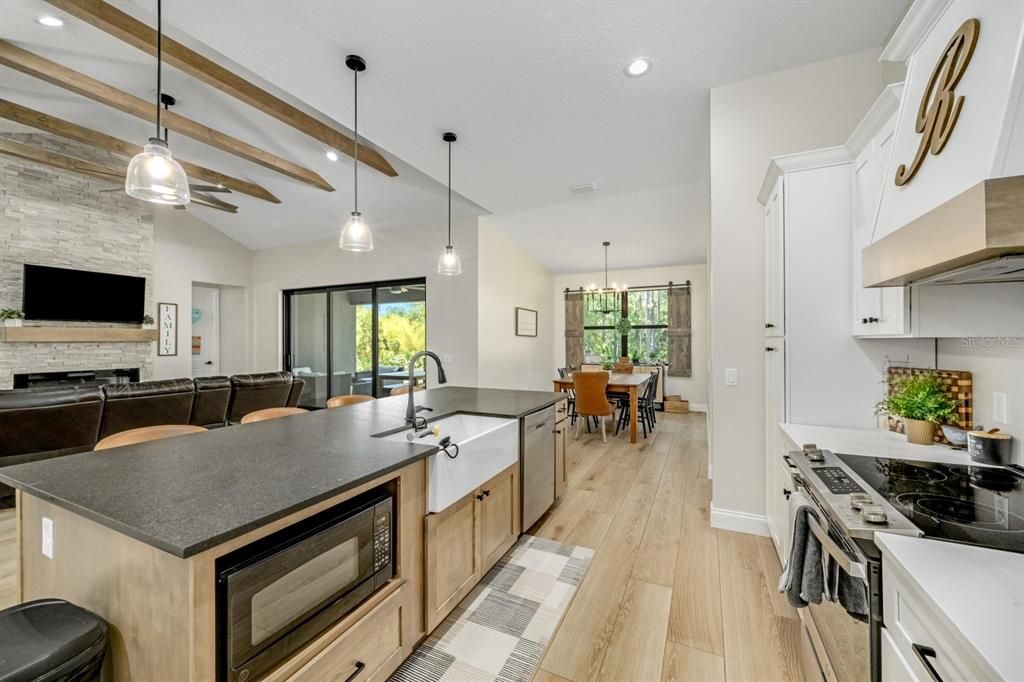 Active With Contract: $605,000 (4 beds, 2 baths, 2252 Square Feet)
