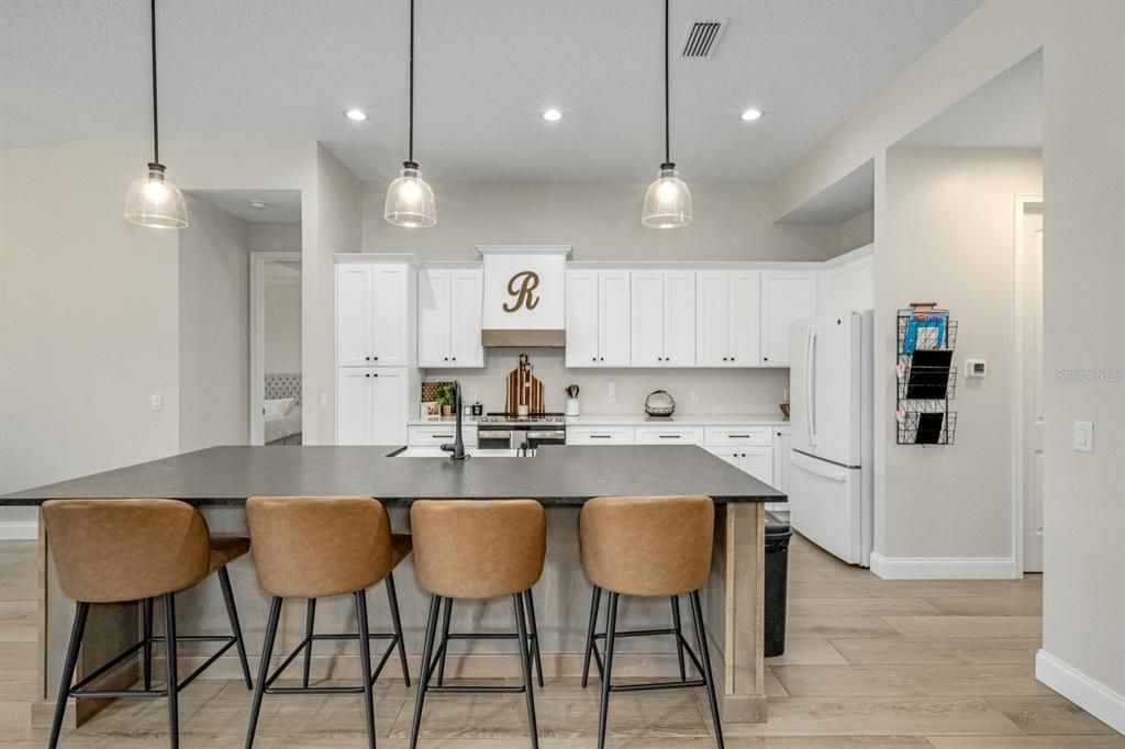 Active With Contract: $605,000 (4 beds, 2 baths, 2252 Square Feet)