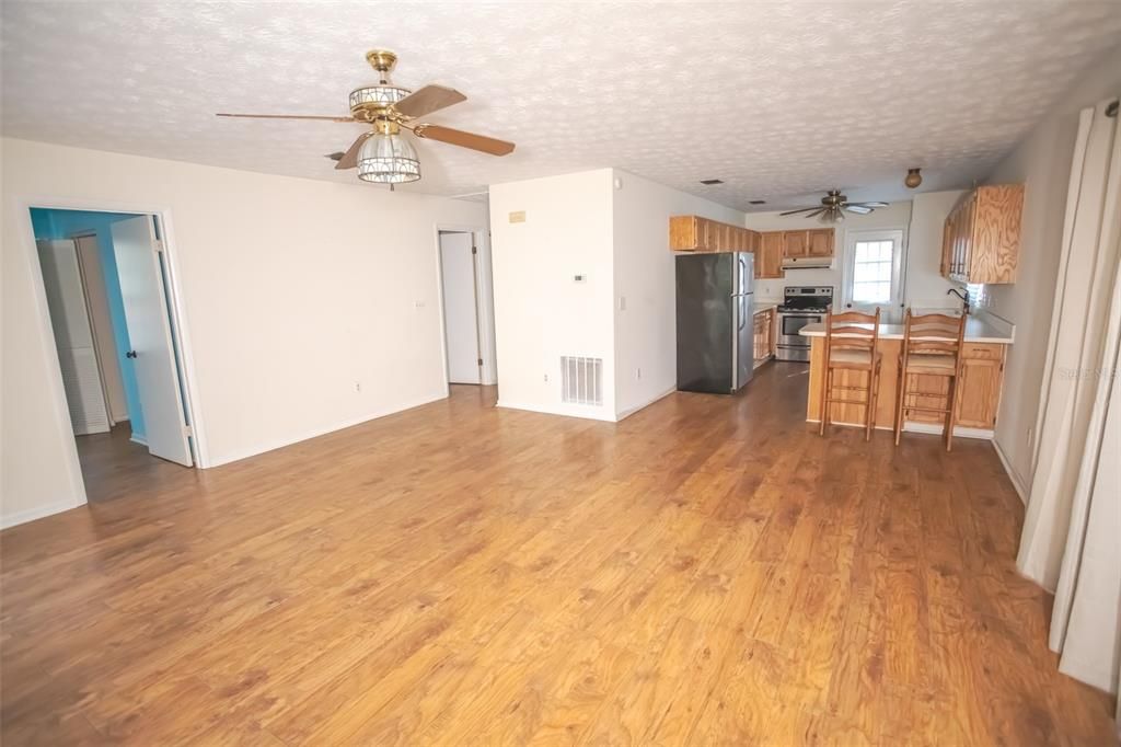 For Sale: $255,000 (3 beds, 1 baths, 1008 Square Feet)