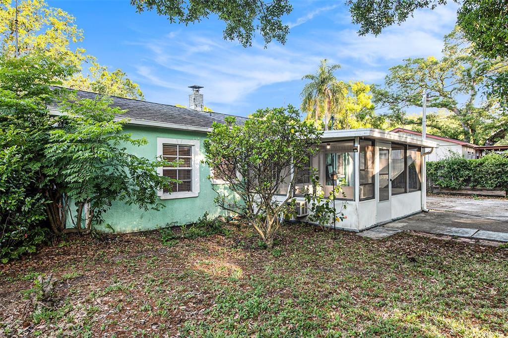 Recently Sold: $315,000 (3 beds, 1 baths, 953 Square Feet)