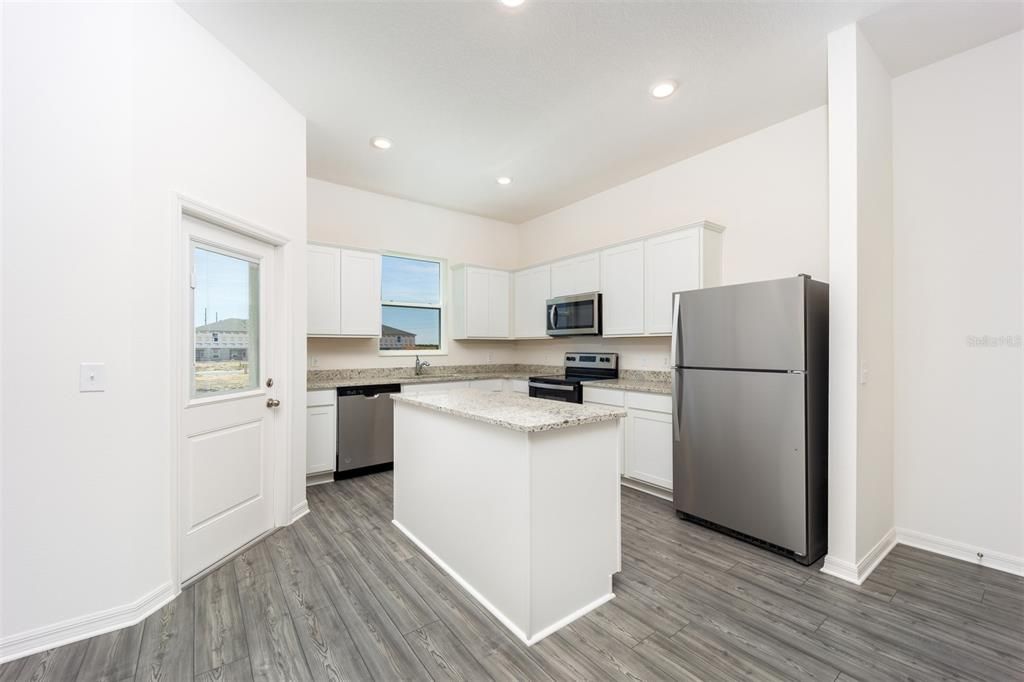 For Sale: $305,900 (3 beds, 2 baths, 1731 Square Feet)