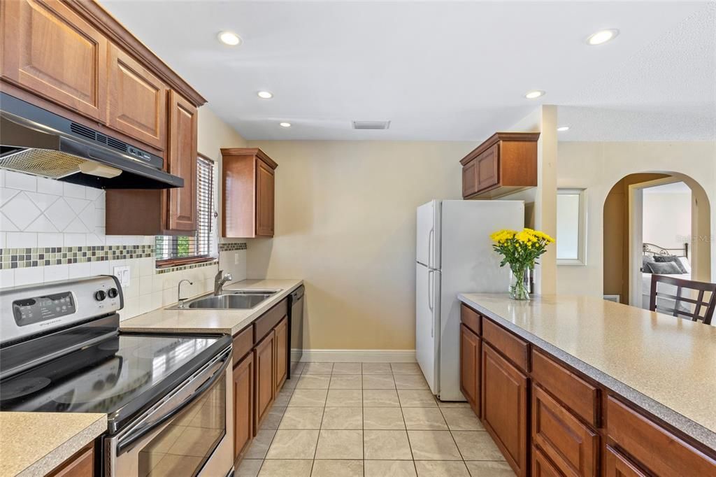 Active With Contract: $1,580 (1 beds, 1 baths, 760 Square Feet)