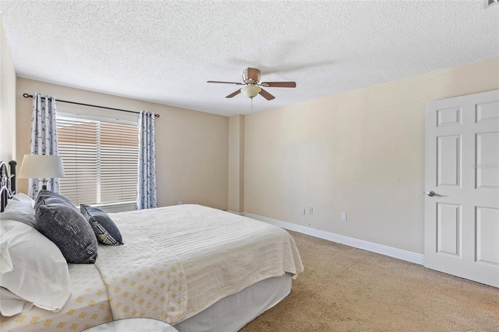 Active With Contract: $1,580 (1 beds, 1 baths, 760 Square Feet)