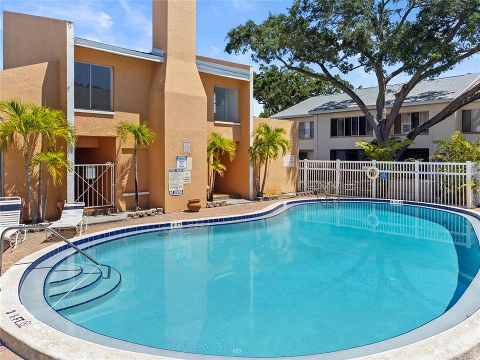 Active With Contract: $1,580 (1 beds, 1 baths, 760 Square Feet)