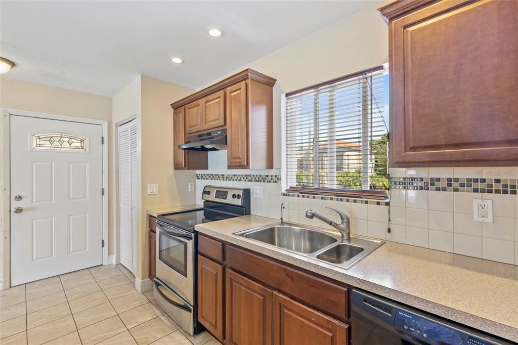 Active With Contract: $1,580 (1 beds, 1 baths, 760 Square Feet)