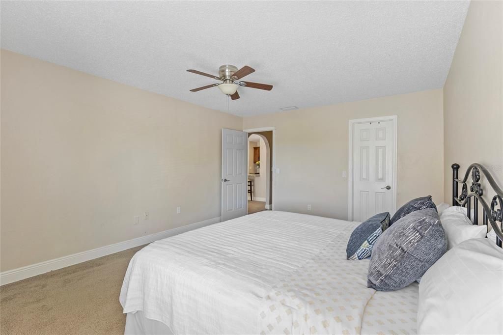 Active With Contract: $1,580 (1 beds, 1 baths, 760 Square Feet)
