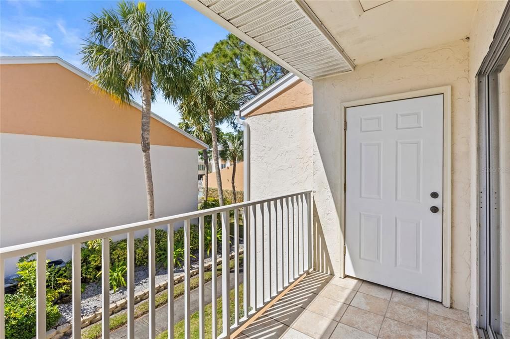 Active With Contract: $1,580 (1 beds, 1 baths, 760 Square Feet)