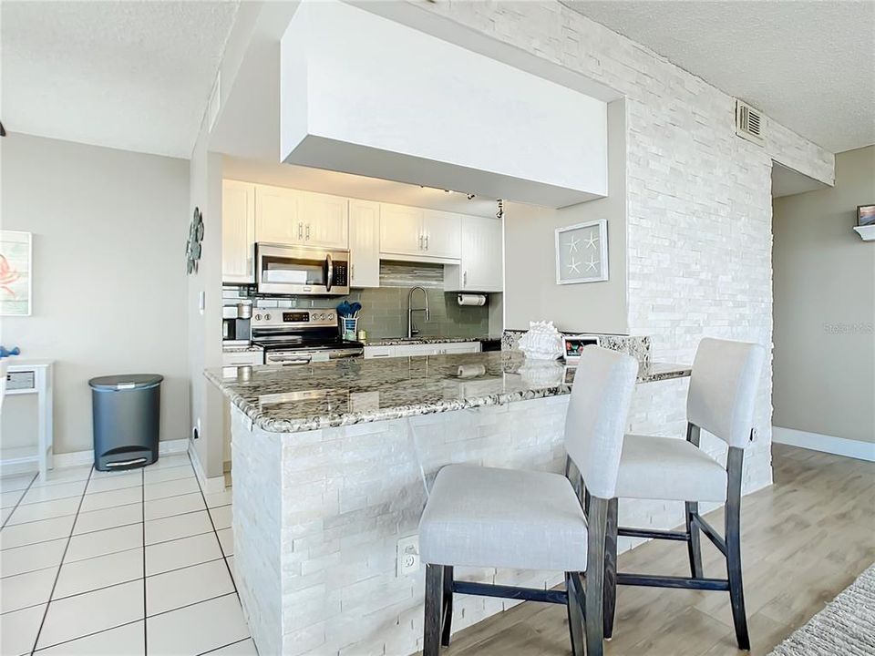 For Sale: $446,500 (2 beds, 2 baths, 1360 Square Feet)