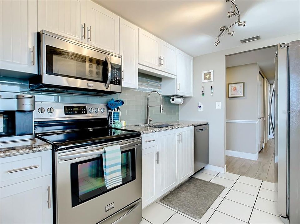 For Sale: $430,000 (2 beds, 2 baths, 1360 Square Feet)