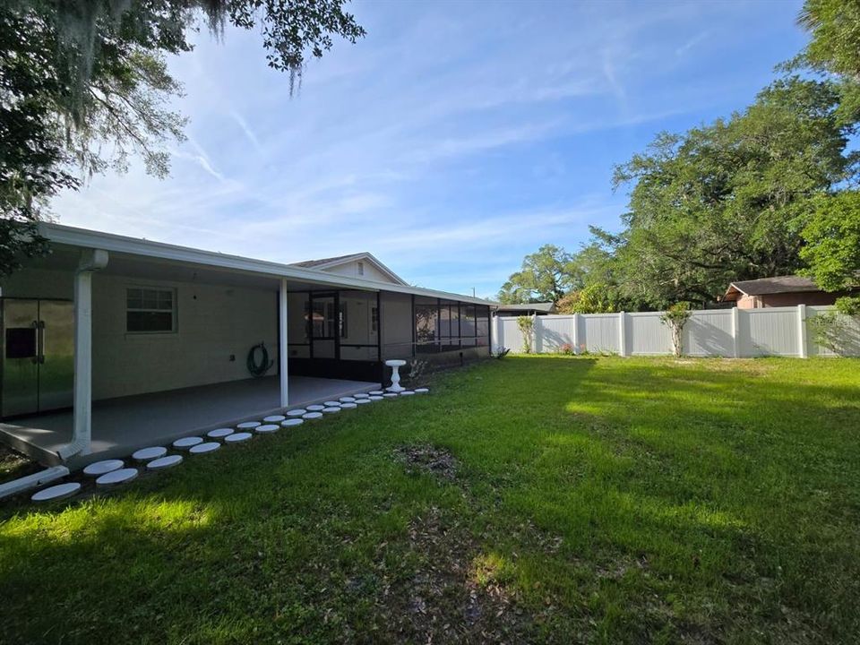 Active With Contract: $359,900 (4 beds, 2 baths, 1382 Square Feet)