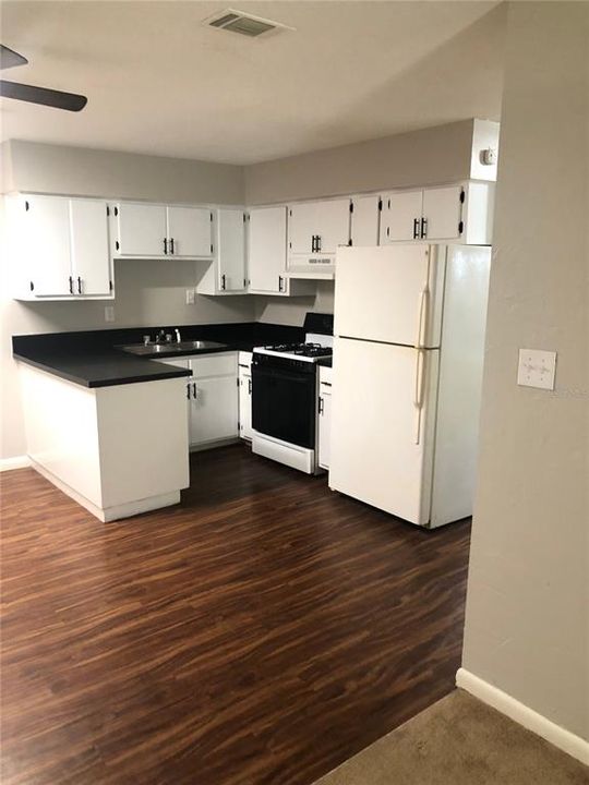 For Rent: $1,000 (2 beds, 1 baths, 822 Square Feet)