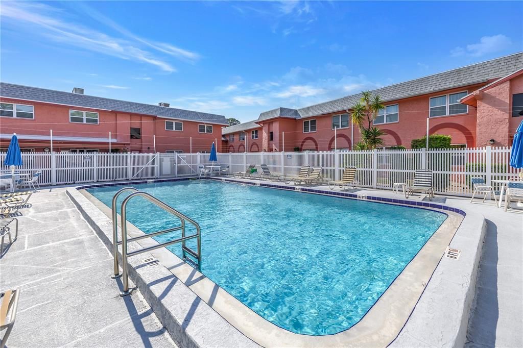 Active With Contract: $175,000 (2 beds, 1 baths, 884 Square Feet)