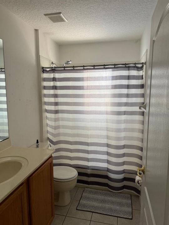 2nd Bathroom Shower & Tub