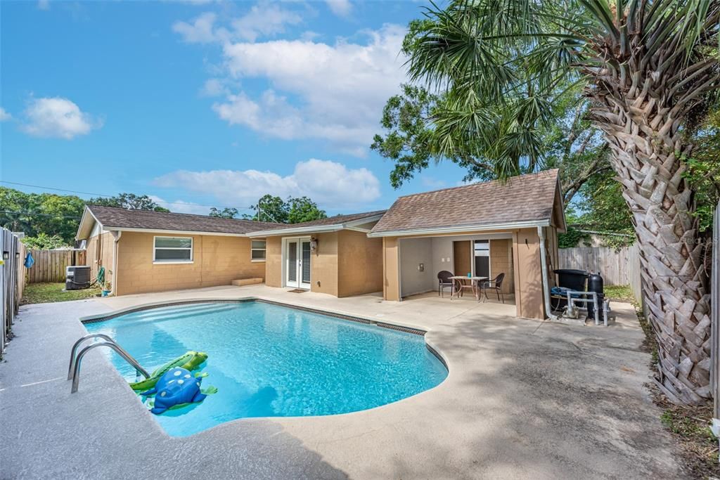 Active With Contract: $449,999 (4 beds, 2 baths, 1617 Square Feet)