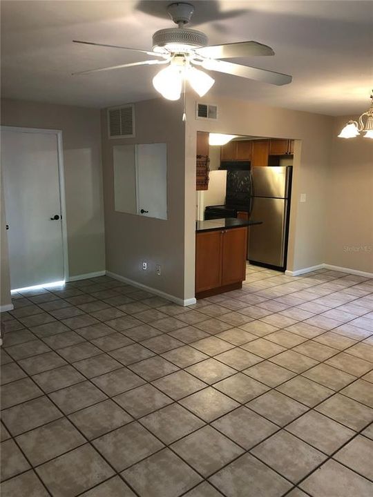 For Rent: $1,200 (2 beds, 1 baths, 1096 Square Feet)