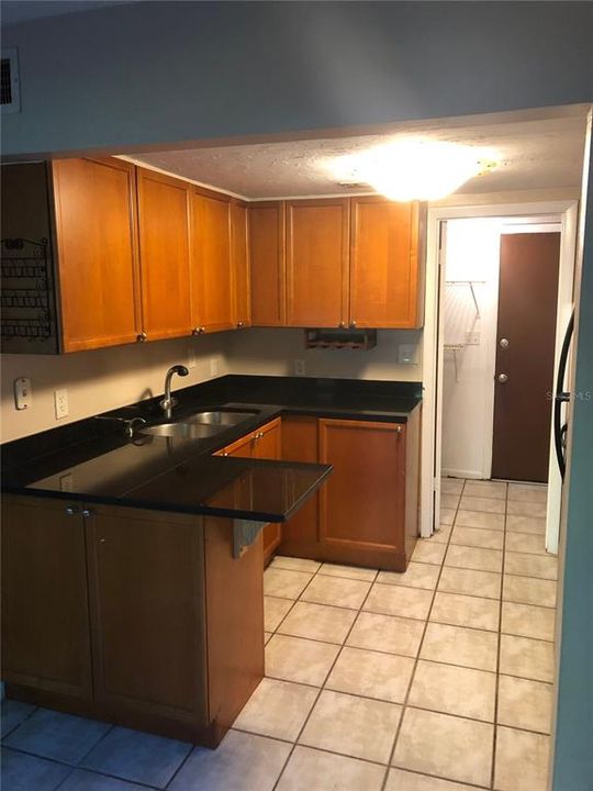 For Rent: $1,200 (2 beds, 1 baths, 1096 Square Feet)