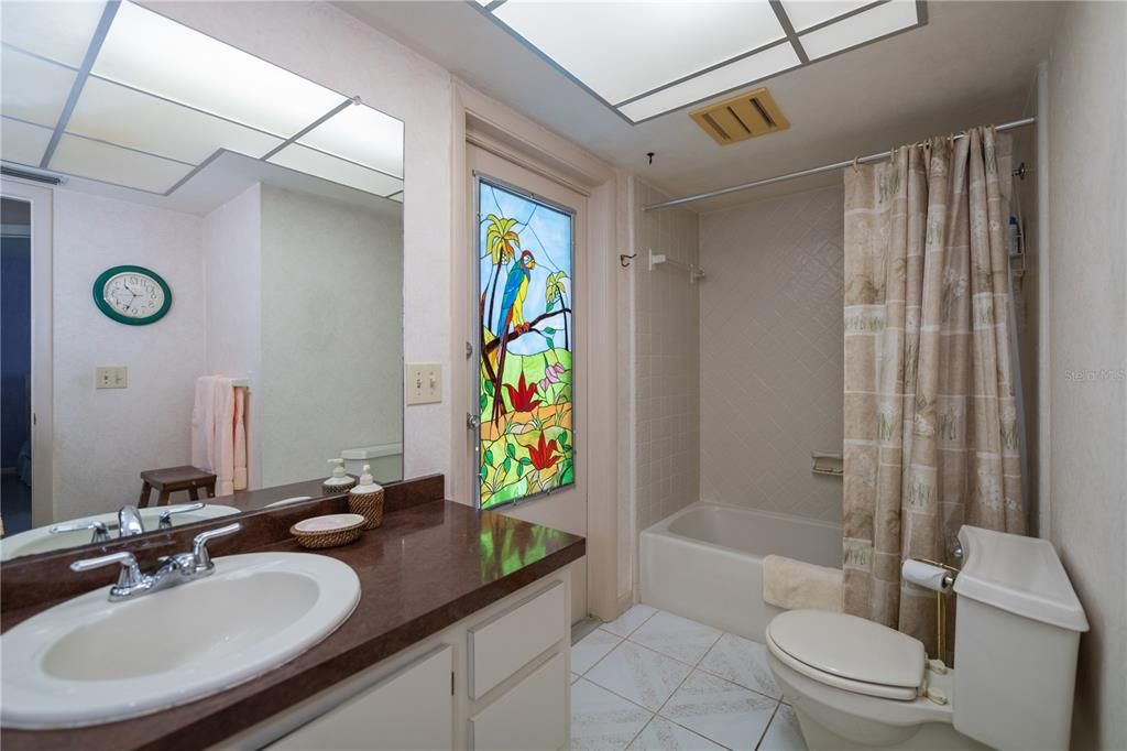 合同活跃: $600,000 (3 贝兹, 2 浴室, 1784 平方英尺)