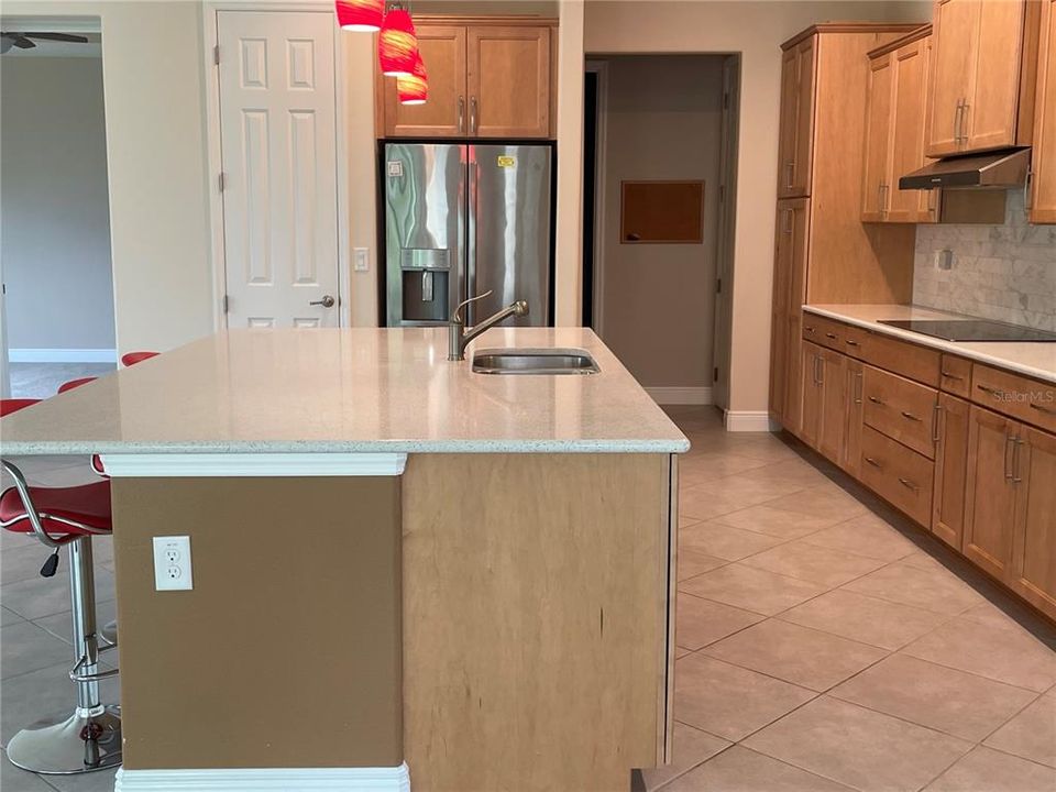 For Sale: $439,900 (2 beds, 2 baths, 2076 Square Feet)