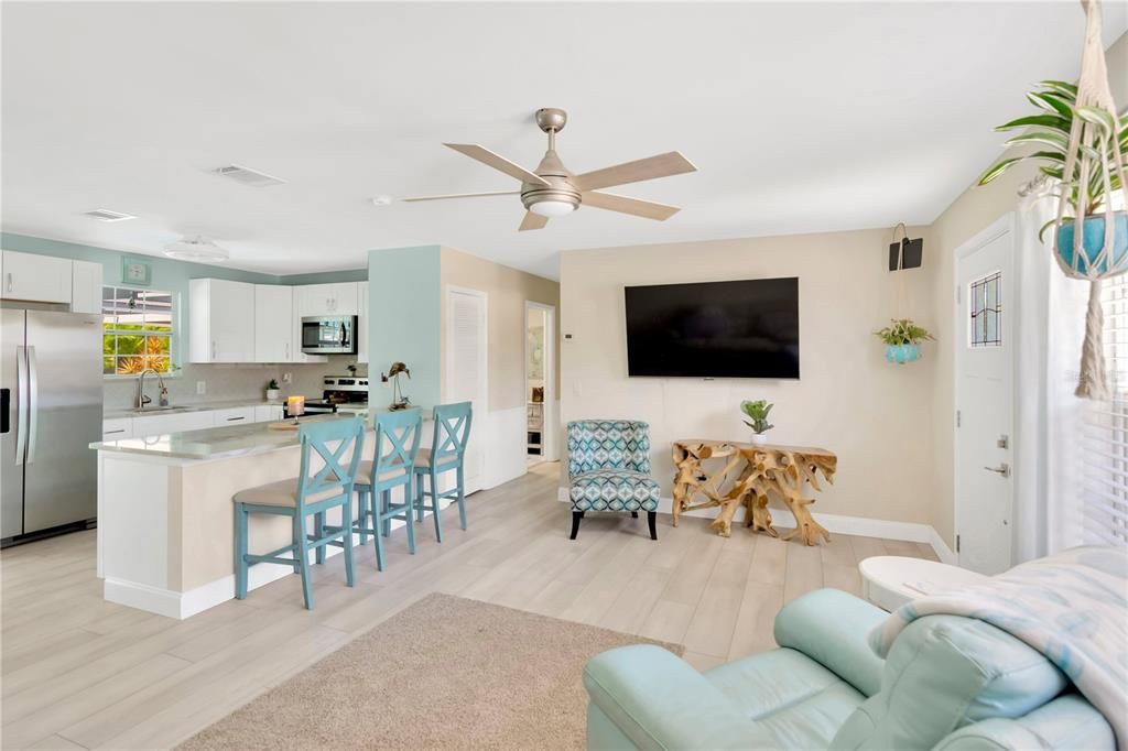 Active With Contract: $385,000 (3 beds, 2 baths, 1296 Square Feet)