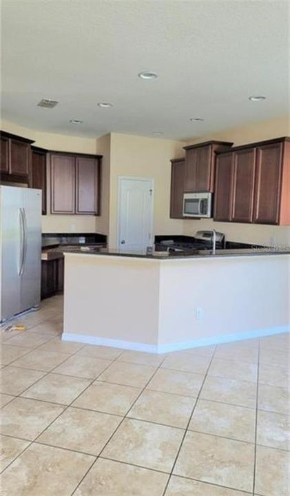 For Rent: $2,600 (4 beds, 3 baths, 2138 Square Feet)
