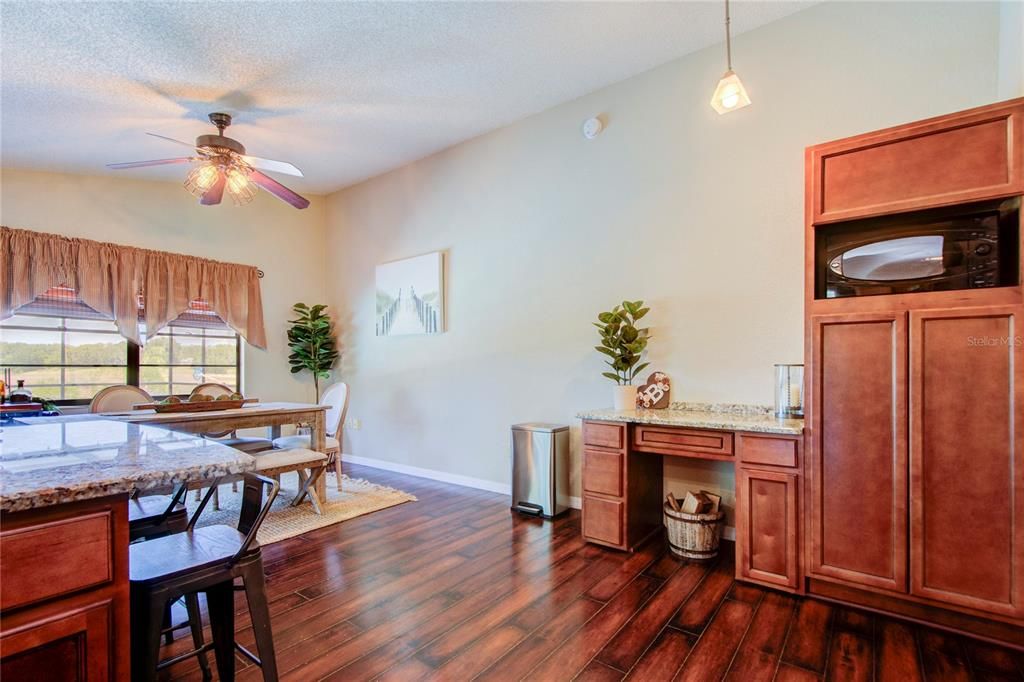 For Sale: $427,500 (3 beds, 2 baths, 1719 Square Feet)