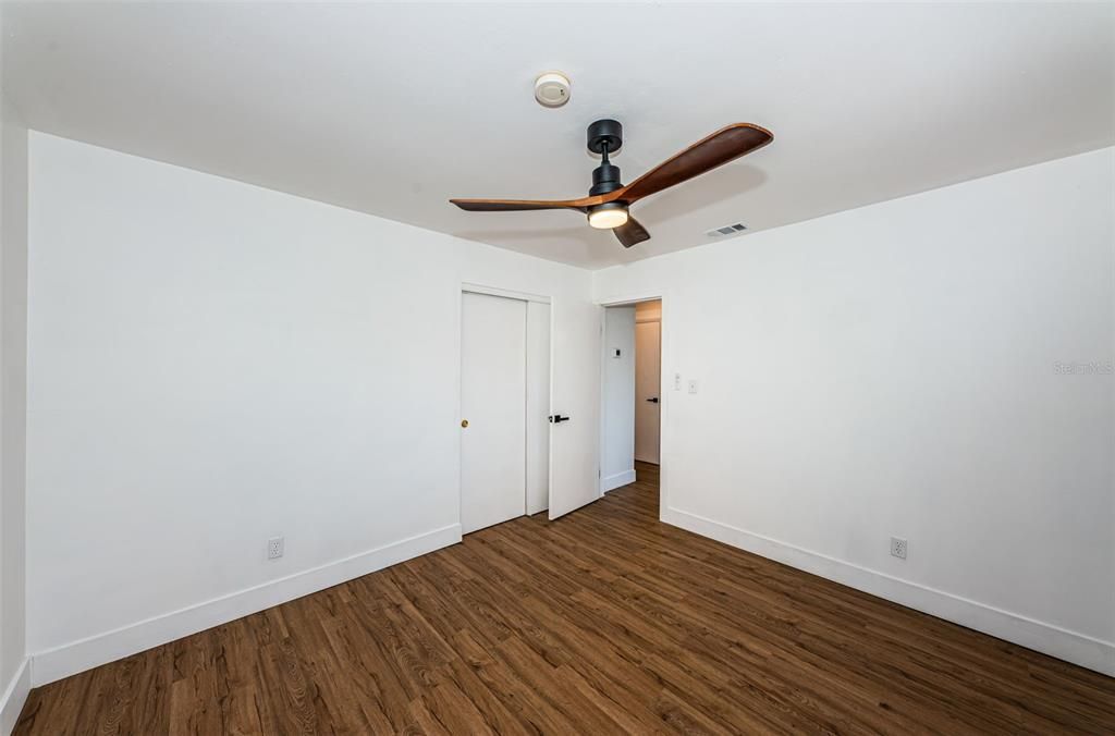 For Sale: $350,000 (3 beds, 1 baths, 945 Square Feet)