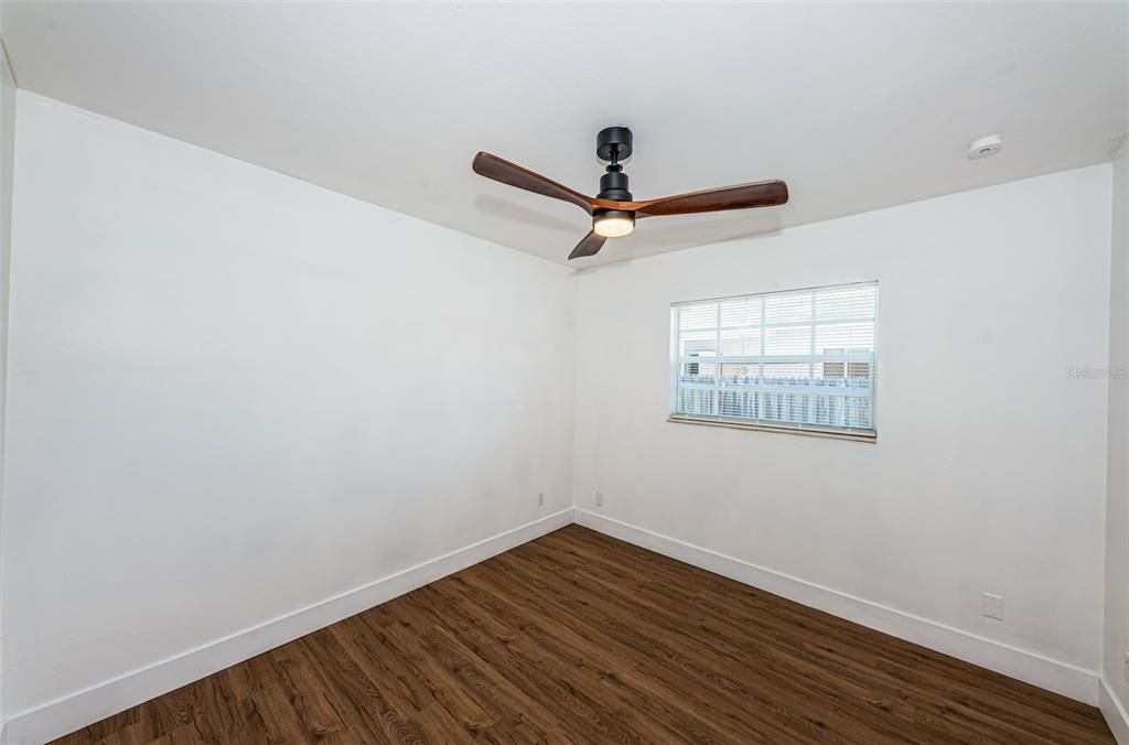 For Sale: $350,000 (3 beds, 1 baths, 945 Square Feet)
